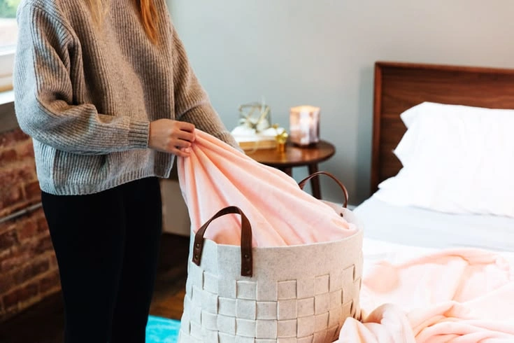 Peeacelily | Why Decluttering Your Bedroom Helps You Sleep Bedroom Decluttering Checklist