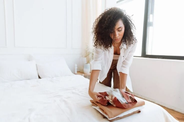 Peeacelily | Why Decluttering Your Bedroom Helps You Sleep Decluttering and Minimalism: What's the Difference?