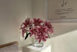 How Flowers in the Bedroom Affect Your Mood